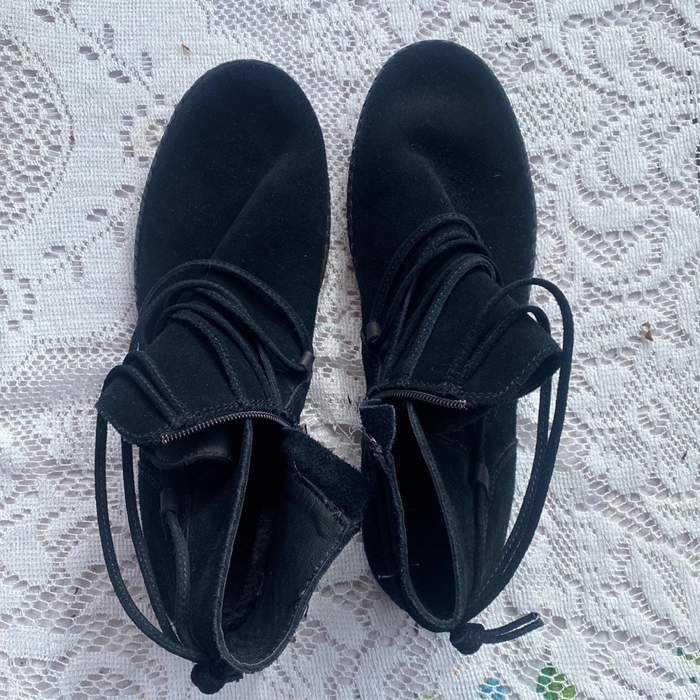 UGG moccasin bootie- new without tags
